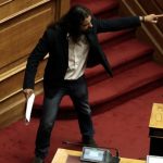 Ποινική δίωξη για εσχάτη προδοσία ασκήθηκε στον βουλευτή Κ. Μπαρμπαρούση και εκδόθηκε ένταλμα σύλληψης του