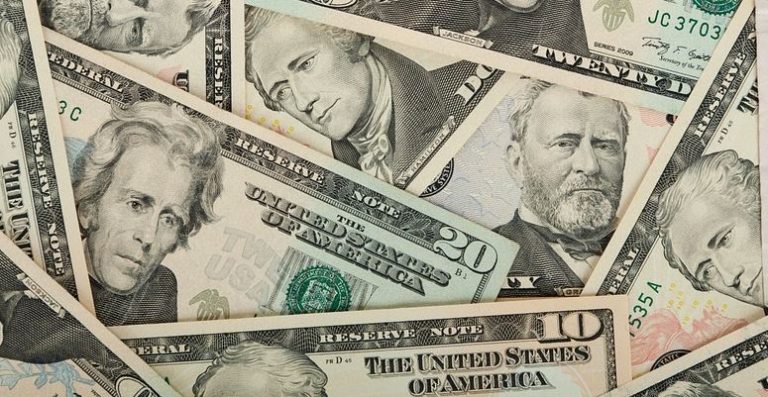 Η πολεμική κλιμάκωση στην Μέση Ανατολή εκτινάσσει την αξία του δολαρίου ως ασφαλούς καταφυγίου