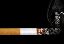 Γαλλία: Τα ποσοστά καπνίσματος κυμαίνονται σε “ολοένα και χαμηλότερα” επίπεδα (έκθεση)