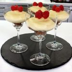 Συνταγή: Σιμιγδαλένια κρέμα με μπισκότα και ροδόνερο – από τον chef Βαγγέλη Δρίσκα – βίντεο Σιμιγδαλένια κρέμα με μπισκότα και ροδόνερο