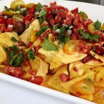 Συνταγή: Νάτσος με σάλτσα τυριών και chorizo – από τον chef Βαγγέλη Δρίσκα – βίντεο Νάτσος με σάλτσα τυριών και chorizo