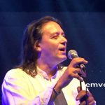 Αλεξάνδρεια: Εντυπωσιακή η εμφάνιση του Γιάννη Κότσιρα. Δείτε πού αφιέρωσε την αποψινή συναυλία. – βίντεο – φωτό