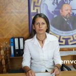 Χαρά Κραχάλα: Η πρόεδρος των ΕΛΛΗΝΩΝ ΣΥΝΕΛΕΥΣΙΣ Πλατέος μιλάει αποκλειστικά στον Έμβολο. – βίντεο