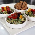 Σαλάτα με κολοκυθάκια, γιαούρτι και ντοματίνια