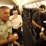 ΕΙΔΗΣΕΙΣ ΣΕ ΒΙΝΤΕΟ: Χαρά και συγκίνηση στην επιστροφή των δύο στρατιωτικών στο αεροδρόμιο «Μακεδονία»