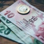 Τουρκία: Επιταχύνεται η υποτίμηση της λίρας μετά τη μείωση των επιτοκίων