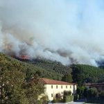 Ιταλία: Μεγάλη πυρκαγιά στην Τοσκάνη, εκατοντάδες άνθρωποι απομακρύνθηκαν από τα σπίτια τους