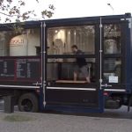 ΕΙΔΗΣΕΙΣ ΣΕ ΒΙΝΤΕΟ: Πίτσες από ξυλόφουρνο σε καντίνα – φορτηγό στην Θεσσαλονίκη