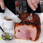 Ολόκληρο χοιρινό ζαμπόν στον φούρνο με γλάσο μελιού