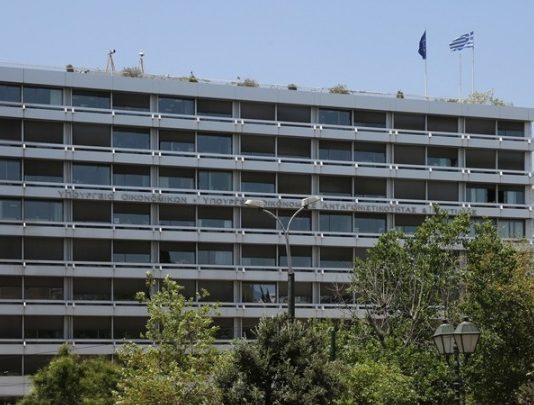 Ένα ιστορικό ορόσημο για την ελληνική οικονομία – H Ευρωπαϊκή Επιτροπή αφαιρεί την Ελλάδα από τη λίστα χωρών με Mακροοικονομικές Aνισορροπίες Υπουργείο Οικονομικών ΑΠΕ
