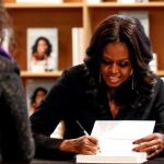 ΕΙΔΗΣΕΙΣ ΣΕ ΒΙΝΤΕΟ: Φρενίτιδα και ρεκόρ πωλήσεων για το βιβλίο της Μισέλ Ομπάμα