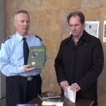 ΕΙΔΗΣΕΙΣ ΣΕ ΒΙΝΤΕΟ: Εθελοντές αστυνομικοί συγκεντρώνουν βιβλία για να τα μοιράσουν σε κρατούμενους φυλακών