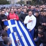 ΕΙΔΗΣΕΙΣ ΣΕ ΒΙΝΤΕΟ: Στην Αμερικανική πρεσβεία έφτασε η κεφαλή της πορείας με την αιματοβαμμένη σημαία του Πολυτεχνείου