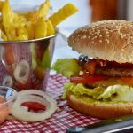 Το πρόχειρο φαγητό εκτιμάται ότι αύξησε τη συχνότητα του καρκίνου του παγκρέατος σε άτομα νεαρότερης ηλικίας.