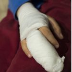 Περίπου μισό εκατομμύριο παιδιά τραυματίζονται ετησίως στην Ελλάδα, 700 πεθαίνουν και 3.000 μένουν ανάπηρα. Η πολύτιμη «χρυσή ώρα» για τη ζωή κάθε παιδιού