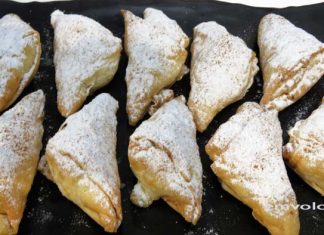 Μπουγατσάκια Ζαγοράς με κρέμα μήλου