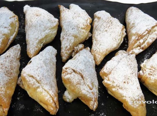 Μπουγατσάκια Ζαγοράς με κρέμα μήλου