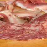 Υγεία: Η κατανάλωση επεξεργασμένου κόκκινου κρέατος αυξάνει τον κίνδυνο άνοιας και γνωστικής έκπτωσης