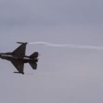 Εγκατάλειψη μαχητικού F-16 της Πολεμικής Αεροπορίας εντός της αεροπορικής βάσης Ανδραβίδας – Σώος ο πιλότος