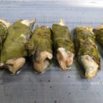 Σαρδέλες «παντρεμένες» σε αμπελόφυλλα