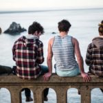 Το 82% των εφήβων και νέων έχει γίνει μάρτυρας παραβιάσεων δικαιωμάτων των παιδιών, σύμφωνα με έρευνα