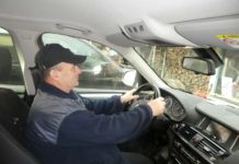 Η οδήγηση με μπουφάν μπορεί να προκαλέσει τραυματισμό ακόμη και με λίγα χιλιόμετρα, σύμφωνα με την γερμανική ένωση αυτοκινήτου ADAC