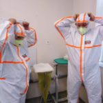 Κορονοϊός: 15.909 νέα κρούσματα στη χώρα – 2.385.304 συνολικά – 433 διασωληνωμένοι – 25.668 θάνατοι