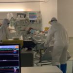 Σε καλό σχετικά επιδημιολογικό επίπεδο η Ελλάδα, προβληματίζουν τα 480 ημερήσια κρούσματα