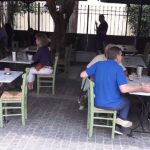 Plum: Οι Έλληνες περιορίζουν τις δαπάνες, πλήγμα στην εστίαση και στα περιττά έξοδα