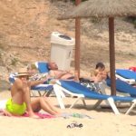 Κάθε ξαπλώστρα και καημός – Γράφει ο Γιάννης Καφάτος