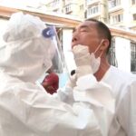 Κίνα-Covid-19: “Εξαιρετικά απασχολημένα” τα νοσοκομεία και τα γραφεία κηδειών στην Κίνα καθώς η Covid εξαπλώνεται σε μεγάλο βαθμό ανεξέλεγκτη