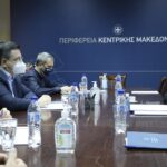 Την εξέλιξη των βασικών έργων υποδομής της Κεντρικής Μακεδονίας εξέτασαν στη συνάντησή τους Απόστολος Τζιτζικώστας και Κώστας Καραμανλής