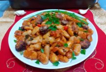 Φασουλοταβάς με χωριάτικο λουκάνικο – Γεύση δυνατή που σε ταξιδεύει! Φασουλοταβάς με χωριάτικο λουκάνικο