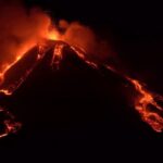 ΕΙΔΗΣΕΙΣ ΣΕ ΒΙΝΤΕΟ: Ιταλία – έκρηξη της Αίτνας: Η φωτιά και οι εκρήξεις ζωντανεύουν τον ουρανό της Σικελίας