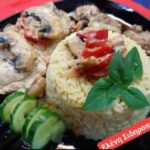 Ρυζάκι σπυρωτό με μπριζολάκια, κεφτεδάκια και κρέμα γάλακτος με μανιτάρια Ρυζάκι σπυρωτό με μπριζολάκια, κεφτεδάκια και κρέμα γάλακτος με μανιτάρια