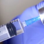 Υγεία: Η ηλικία των 18-24 ετών εμφανίζει το υψηλότερο ποσοστό διστακτικών, ως προς το εμβόλιο, ανθρώπων στην Ελλάδα, σύμφωνα με την τελευταία έρευνα της Focus Bari