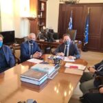 Η αξιοποίηση του αναπτυξιακού προγράμματος «Αντώνης Τρίτσης», στο επίκεντρο της συνάντησης του Δημάρχου Νάουσας Νικόλα Καρανικόλα με τον Αναπληρωτή Υπουργό Εσωτερικών Στέλιο Πέτσα