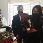 Τα αναμνηστικά δώρα που προσφέρθηκαν στην κ. Αγγελοπούλου κατά την υποδοχή της στο Δημαρχείο της Νάουσας
