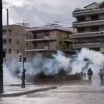 Τρεις συλλήψεις και δύο αστυνομικοί τραυματίες σε επεισόδια έξω από την πρεσβεία του Ισραήλ, σύμφωνα με την αστυνομία