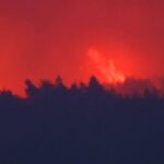 ΕΙΔΗΣΕΙΣ ΣΕ ΒΙΝΤΕΟ: Μάχη με τις φλόγες στον Σχίνο Λουτρακίου – Εκκενώθηκαν 6 οικισμοί και 2 μονές