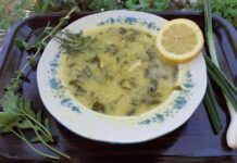 Θεσσαλονίκη: Στα ύψη η ζήτηση για μαγειρίτσα – Φεύγει και φέτος μέχρι και στο εξωτερικό κατεψυγμένη