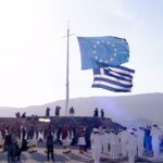 ΕΙΔΗΣΕΙΣ ΣΕ ΒΙΝΤΕΟ: Ταυτόχρονη έπαρση της ελληνικής και της ευρωπαϊκής σημαίας στην Ακρόπολη – πλάνα