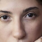 Θεσσαλονίκη: «Εχω κερατόκωνο, τώρα τι;», ένα βιβλίο για μια πάθηση του κερατοειδούς που διανέμεται δωρεάν στο πλαίσιο της διεθνούς καμπάνιας Violet June