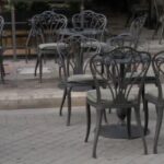 Θεσσαλονίκη: Απομακρύνονται τραπεζοκαθίσματα από τα παραλιακά καφέ της πόλης υπό τον φόβο τροχαίων ατυχημάτων