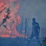 Φωκίδα: «Η φωτιά πάει όπου θέλει, όποτε θέλει, χωρίς κανείς να μπορεί να τη σταματήσει», δηλώνει ο δήμαρχος Δωρίδας, Γ. Καπεντζώνης