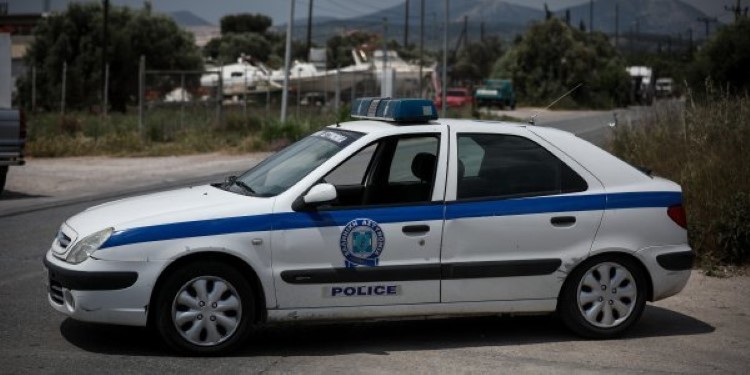 Θεσσαλονίκη: Παρίσταναν τους υπαλλήλους της ΔΕΗ κι έκλεβαν χρήματα και κοσμήματα, στην υπόθεση εμπλέκονται 32χρονη κι ο ανήλικος γιος της