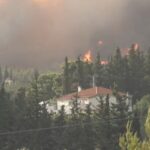 Βελτιώνεται συνεχώς η κατάσταση της πυρκαγιάς στην Αττικής – Άνοιξαν τη νύχτα οι περισσότεροι δρόμοι