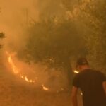 Τρίπολη: Μάχη με τις φλόγες συνεχίζουν να δίνουν καθ’ όλη την διάρκεια της νύχτας πυροσβεστικές δυνάμεις στην Γορτυνία
