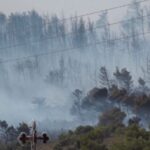 ΕΙΔΗΣΕΙΣ ΣΕ ΒΙΝΤΕΟ: Φωτιά στα Βίλια: Ισχυροί άνεμοι στην περιοχή