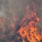 Λαμία: Μεγάλη φωτιά στην κορυφογραμμή της Όρθυος, στη Φθιώτιδα- Φόβοι για το χωριό Λογγίτσι